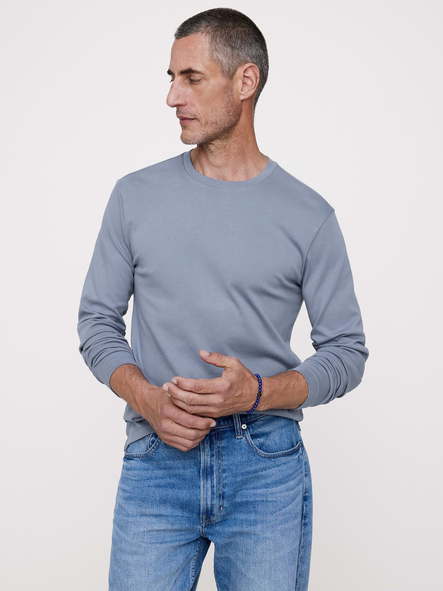 L'image numéro 1 présente T-shirt à manches longues en tissu luxueux