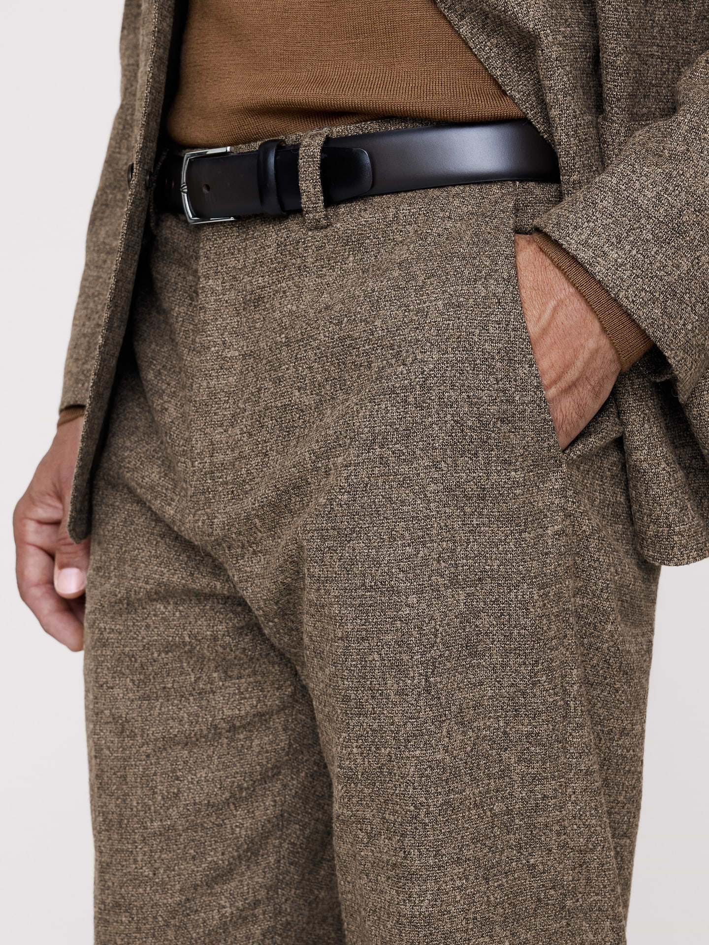 L'image numéro 4 présente Pantalon de complet ajusté cintré en flanelle à plis