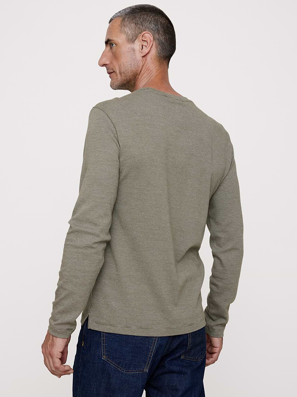 T-shirt à manches longues en tissu luxueux