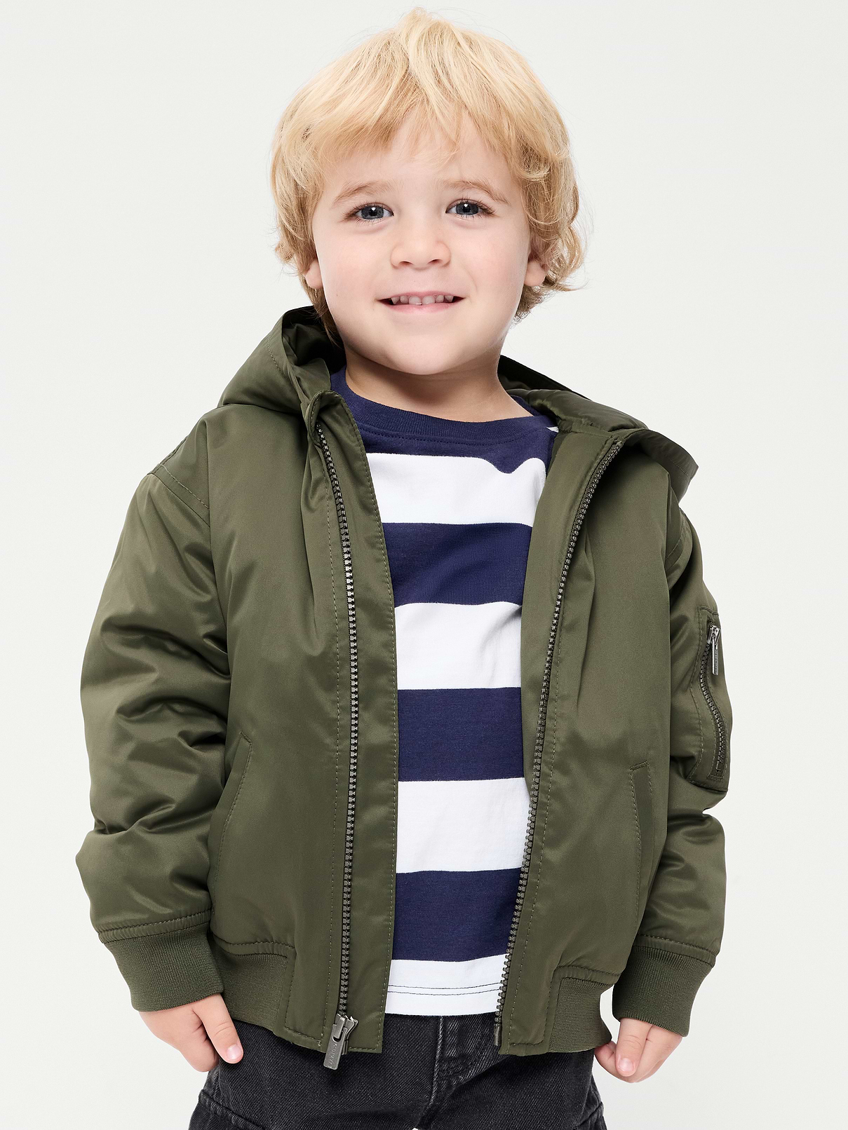 L'image numéro 1 présente Blouson d’aviateur surdimensionné hydrorésistant en satin pour tout-petit