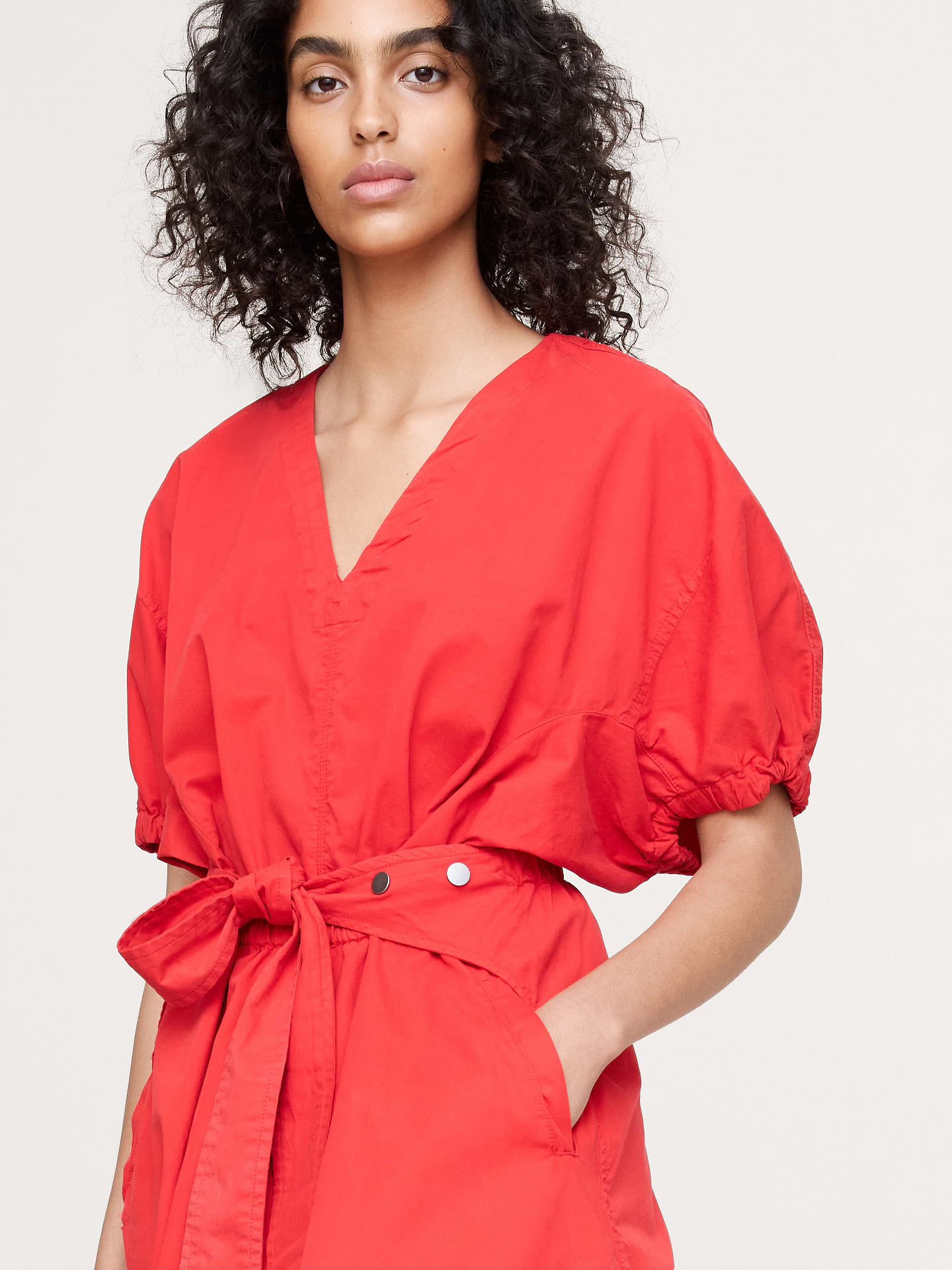 L'image numéro 6 présente Robe mi-longue à manches bouffantes en sergé de coton