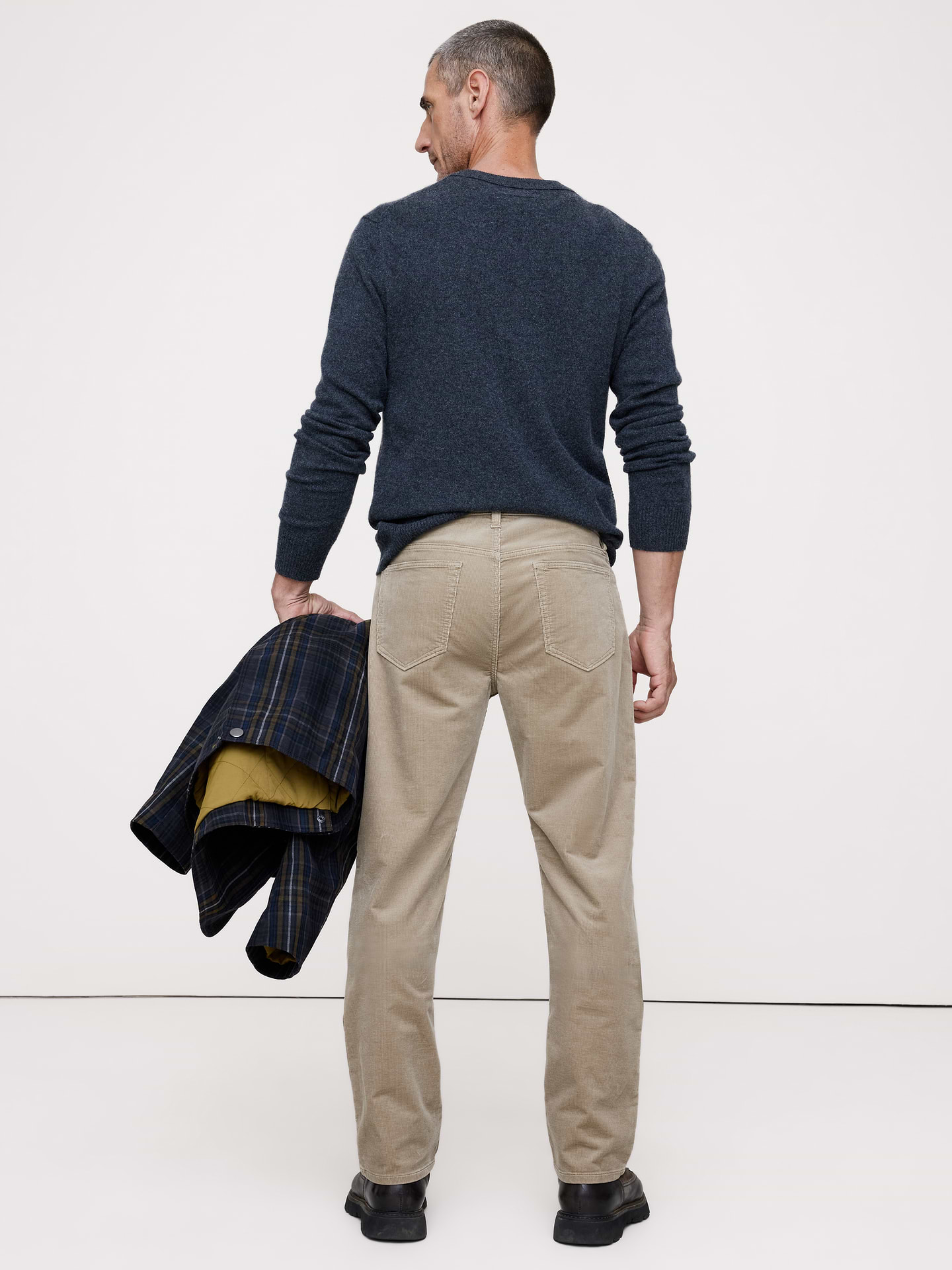 L'image numéro 2 présente Pantalon Voyageur droit en velours côtelé