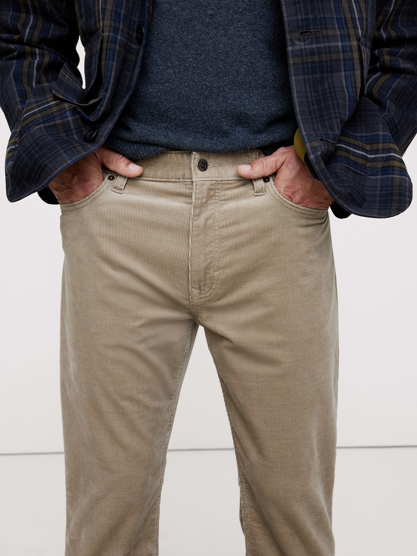 L'image numéro 3 présente Pantalon Voyageur droit en velours côtelé