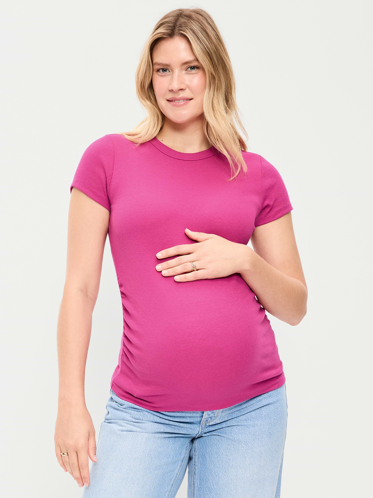 L'image numéro 1 présente T-shirt ajusté à manches courtes de maternité