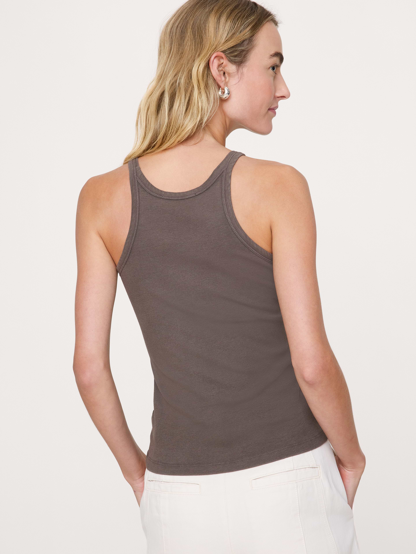 L'image numéro 5 présente Camisole à encolure dégagée en tricot côtelé