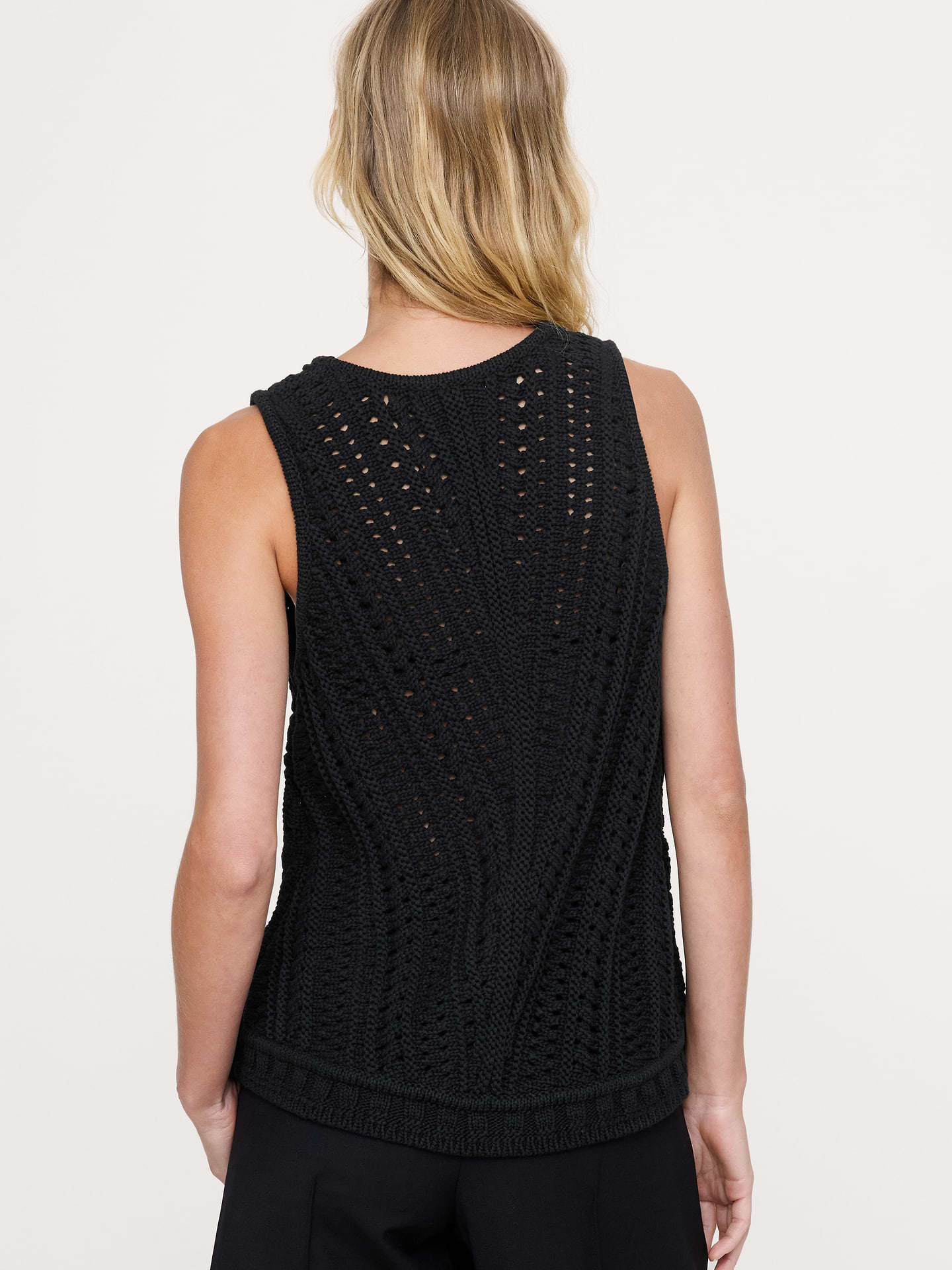 L'image numéro 3 présente Gilet en tricot de coton crocheté