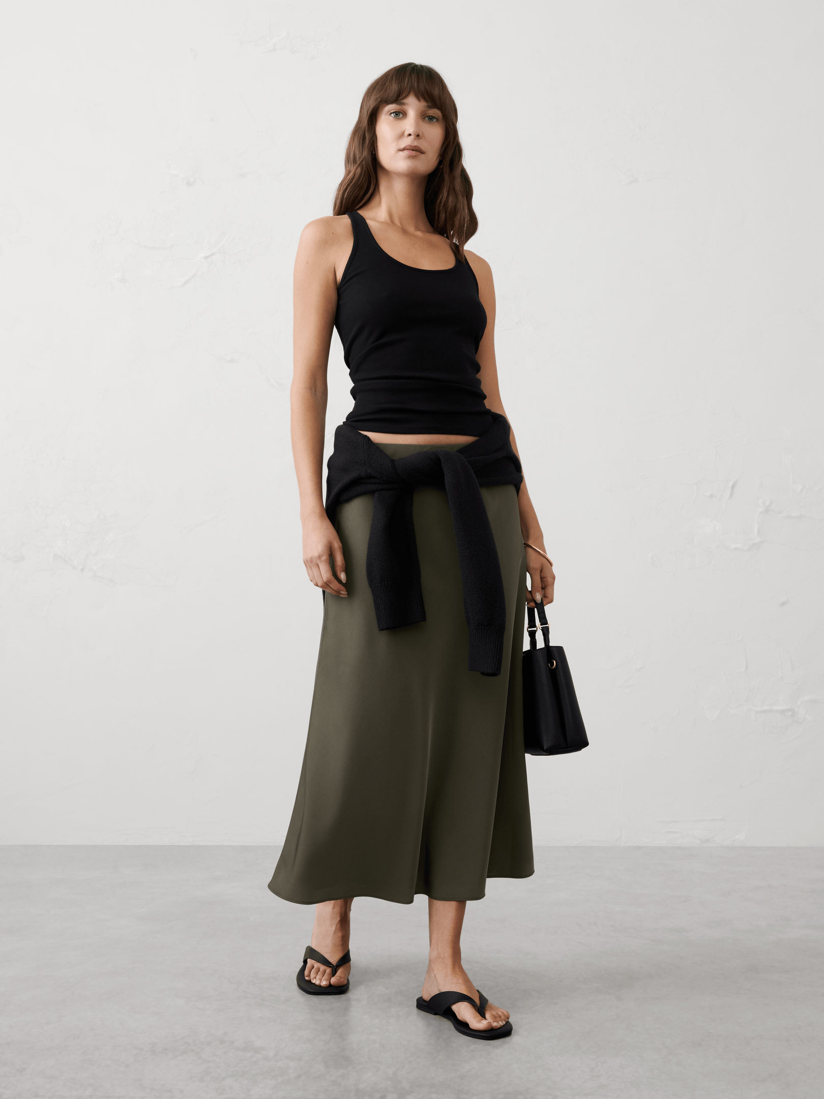 L'image numéro 1 présente Jupe mi-longue à taille extensible en sergé lustré