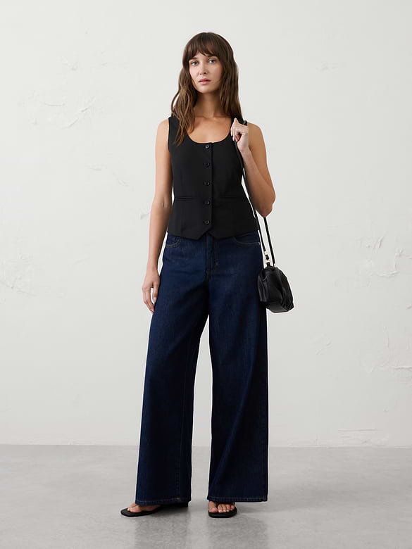 Sculpted Stretch Vest