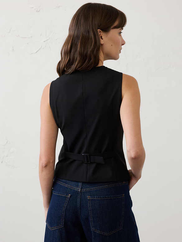 Sculpted Stretch Vest