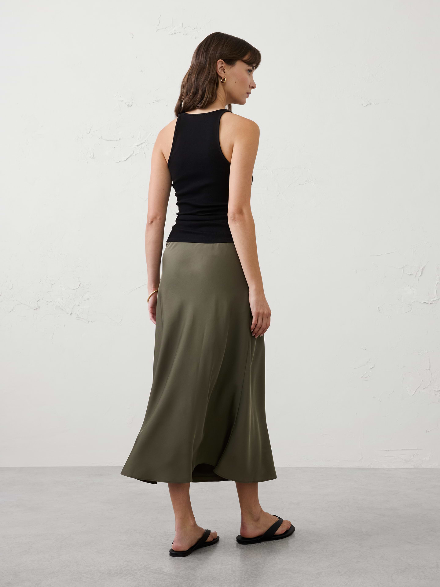 L'image numéro 2 présente Jupe mi-longue à taille extensible en sergé lustré