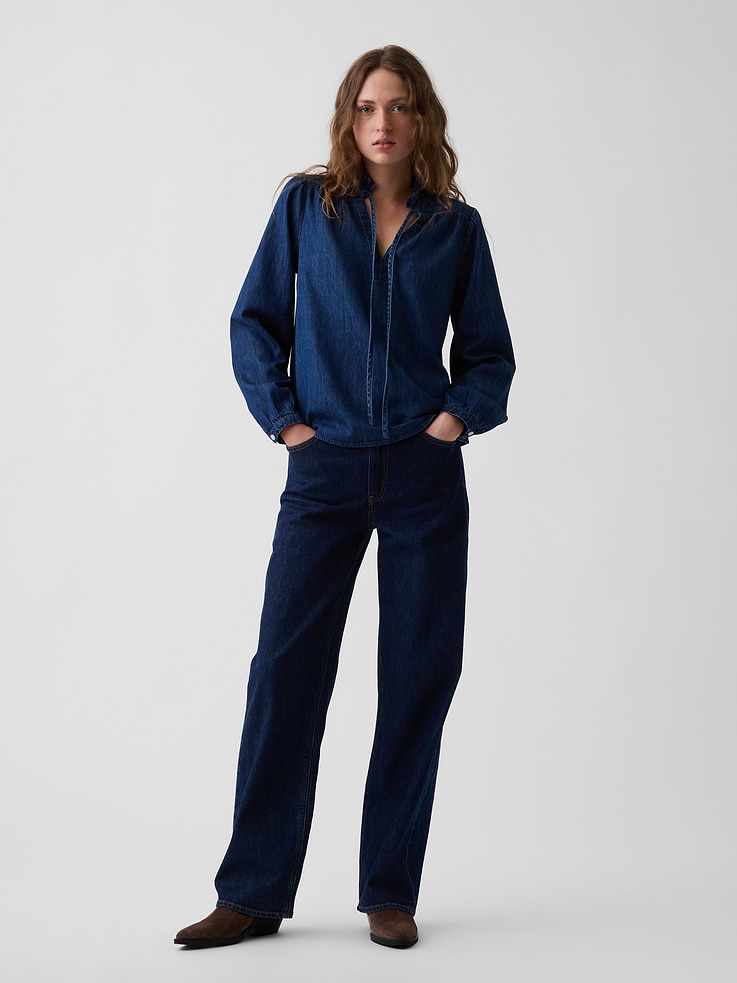 L'image numéro 2 présente Chemisier à enfiler en denim à col écharpe