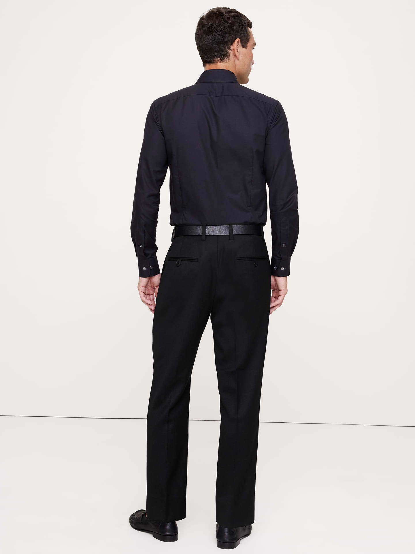 L'image numéro 3 présente Pantalon habillé à coupe classique fuselée en sergé