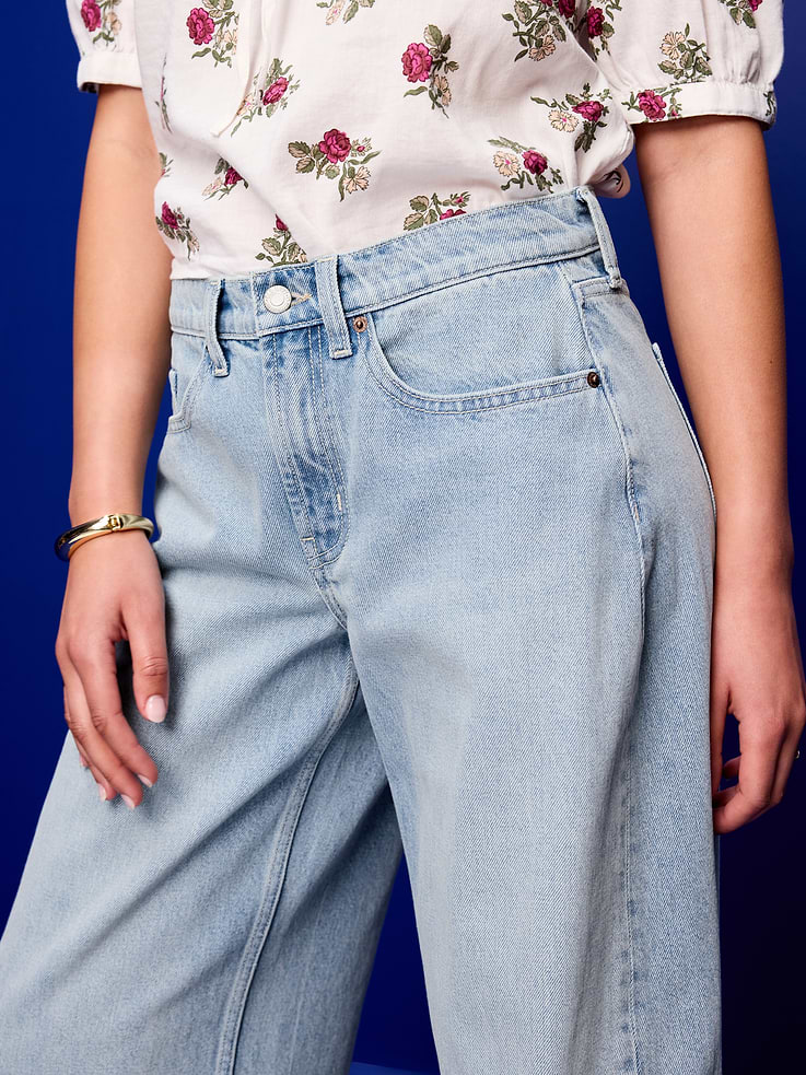 Image number 4 showing, Mid-Rise Rounded Wide-Leg Barrel Jeans