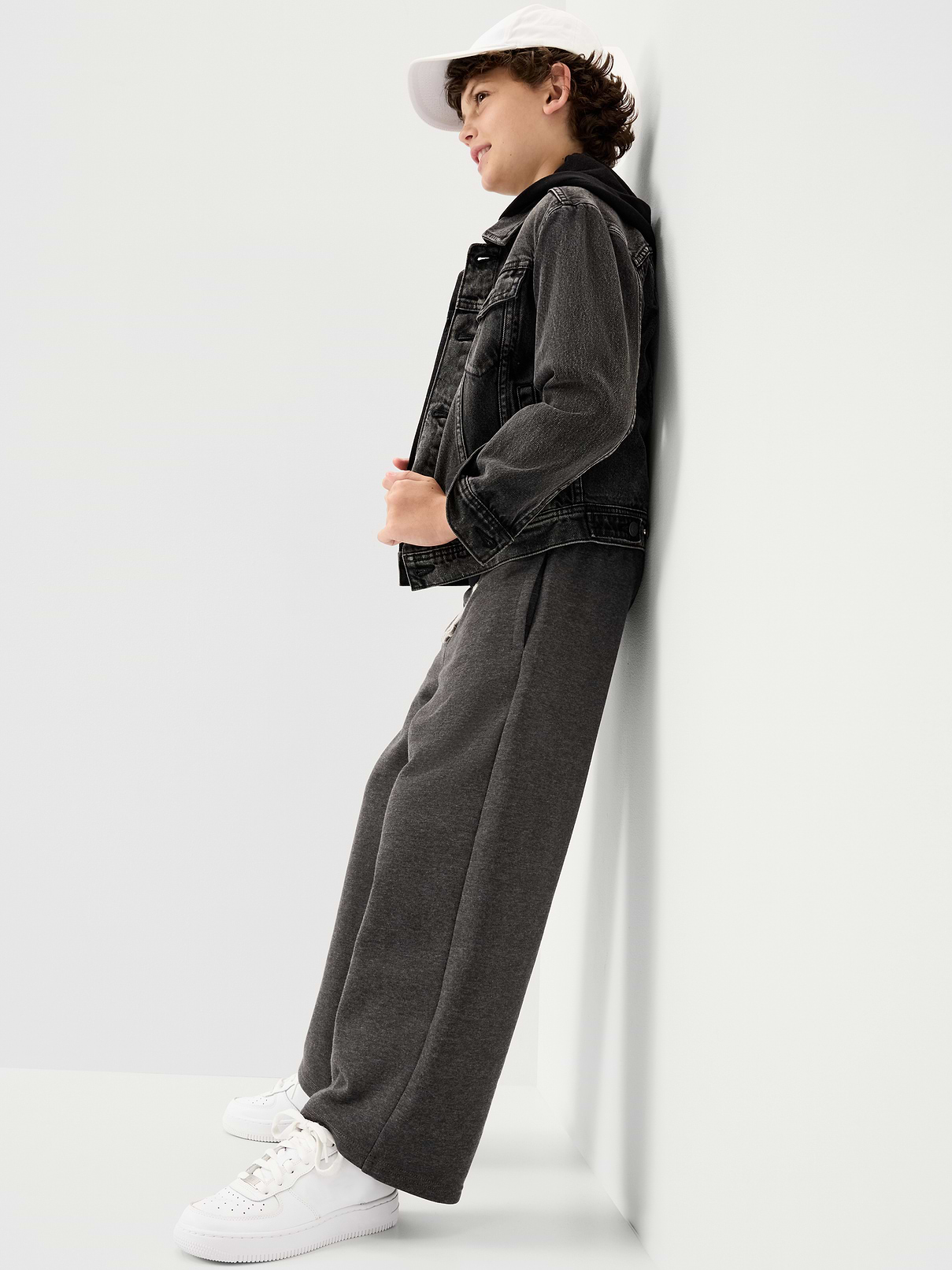 L'image numéro 3 présente Pantalon en coton ouaté coupe très généreuse pour garçon