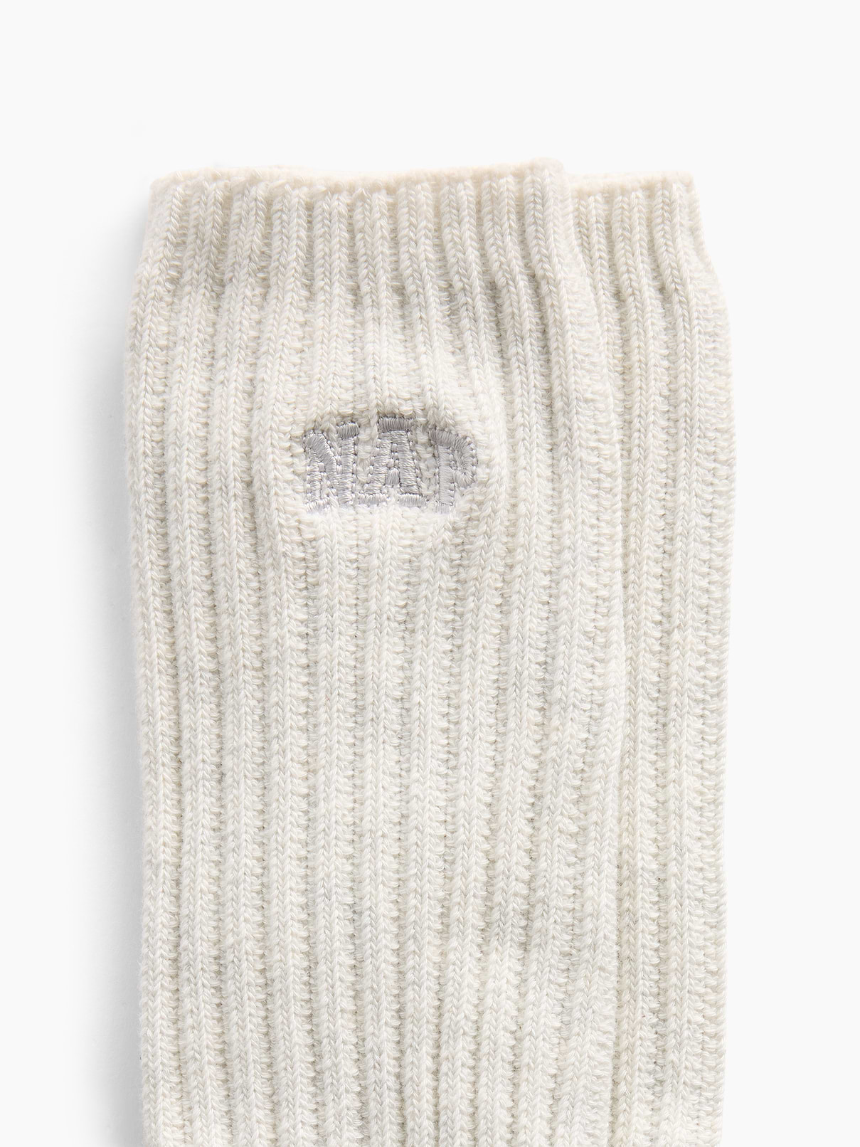 L'image numéro 2 présente Chaussettes détendues à logo NAP