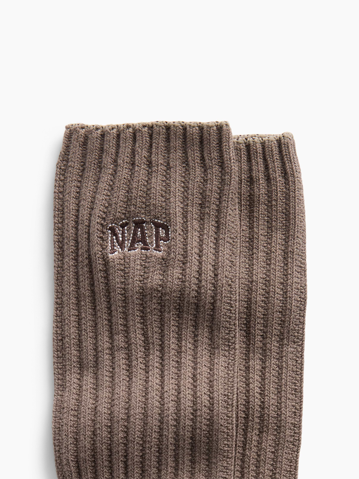 L'image numéro 2 présente Chaussettes détendues à logo NAP