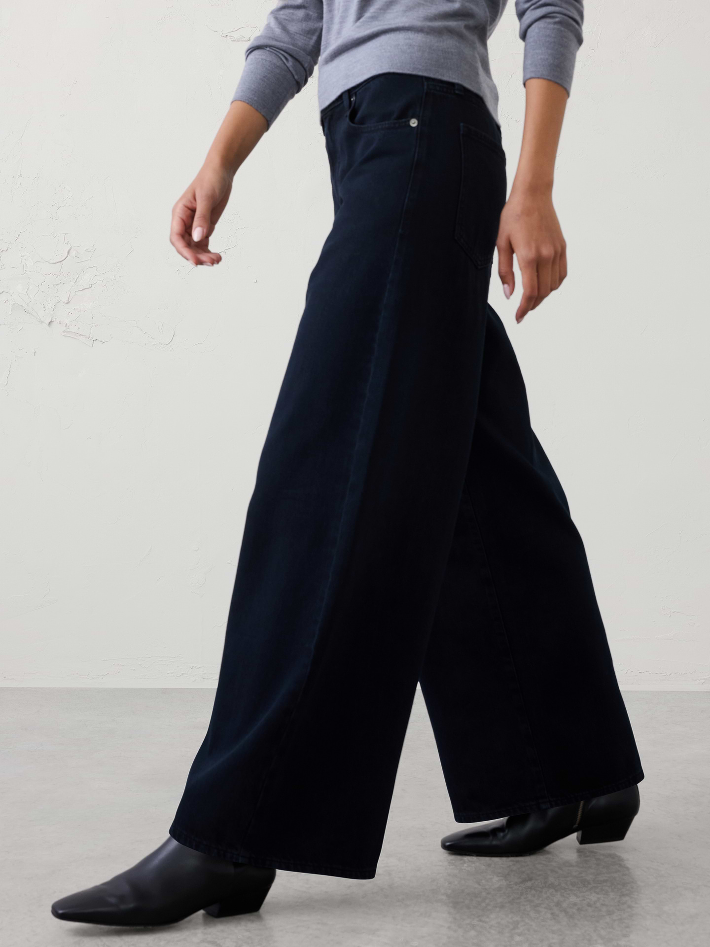 Image number 3 showing, Wide-Leg Mid-Rise Jean
