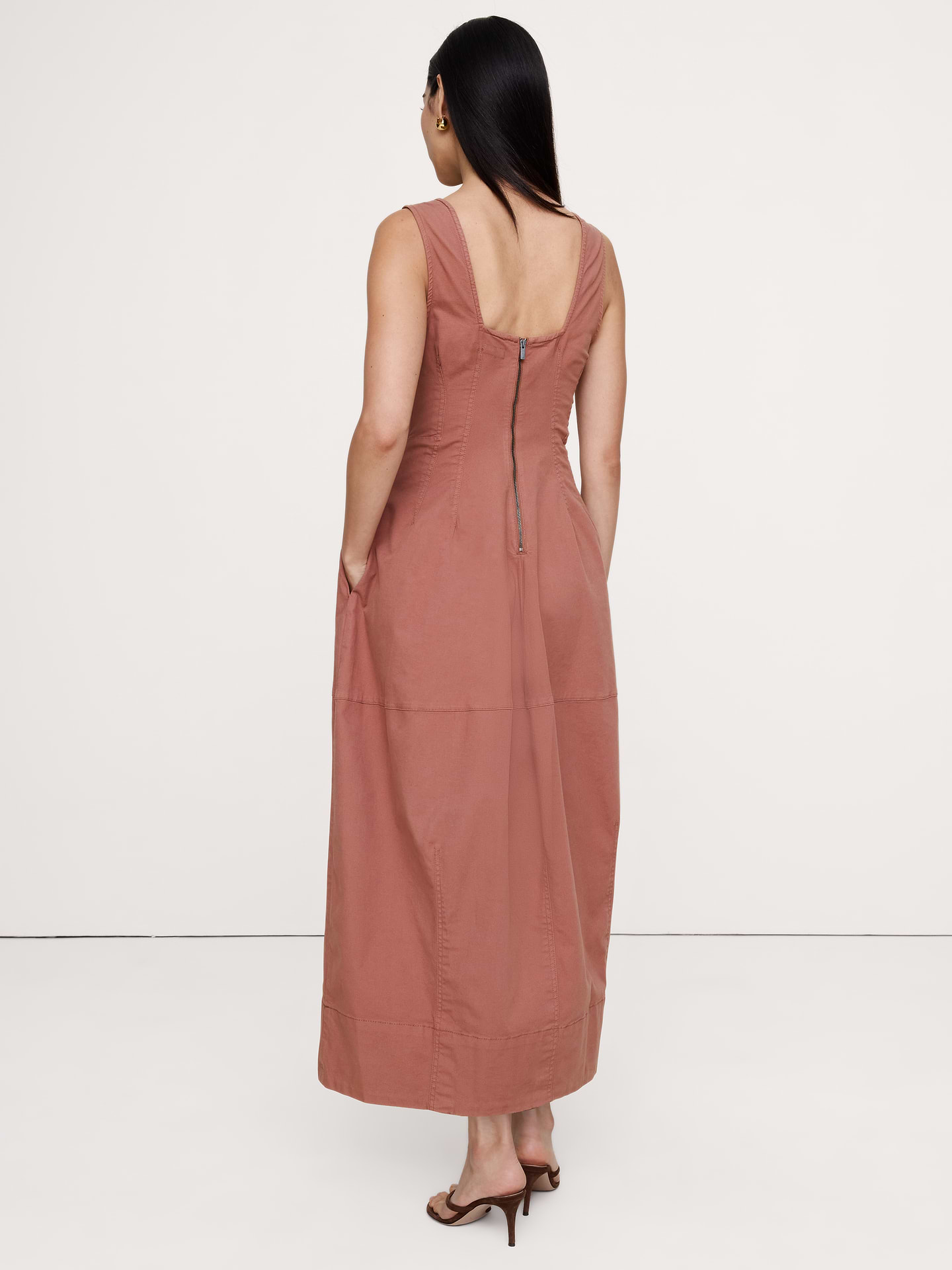 L'image numéro 3 présente Robe mi-longue coupe baril en coton extensible