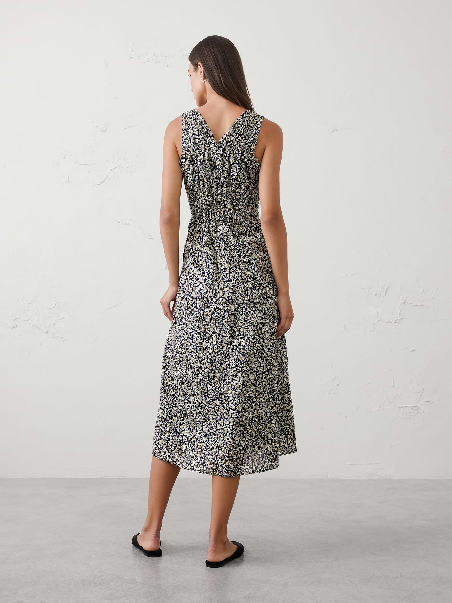 Image number 2 showing, Elastic Detail Midi Dress