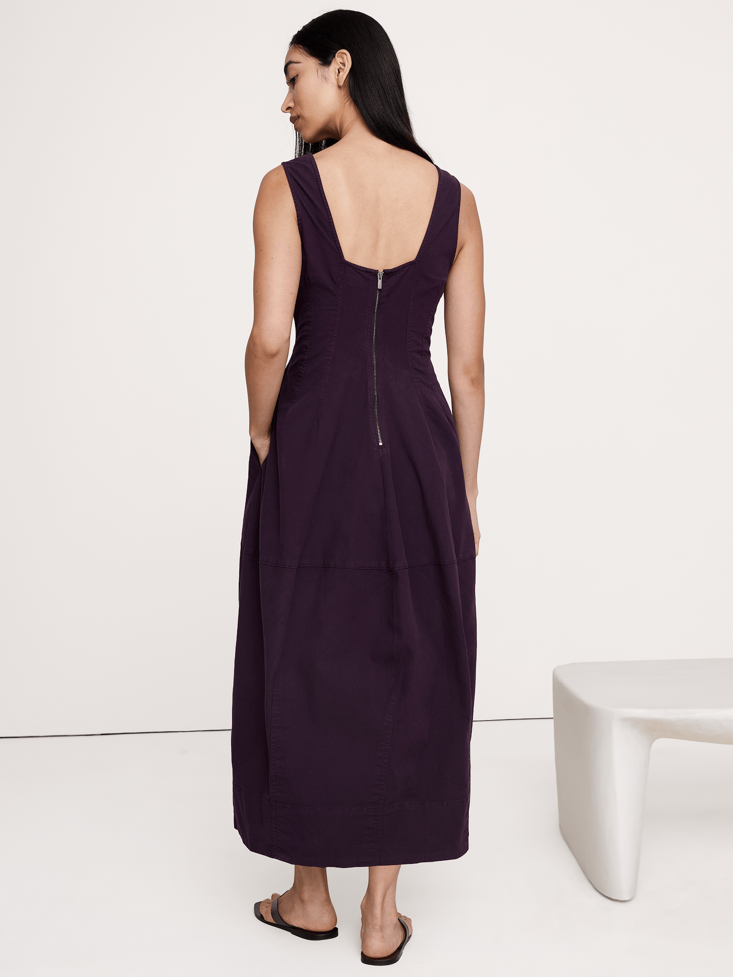 L'image numéro 5 présente Robe mi-longue coupe baril en coton extensible