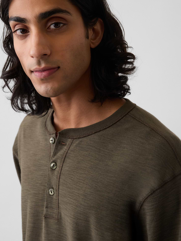 L'image numéro 4 présente T-shirt décontracté henley
