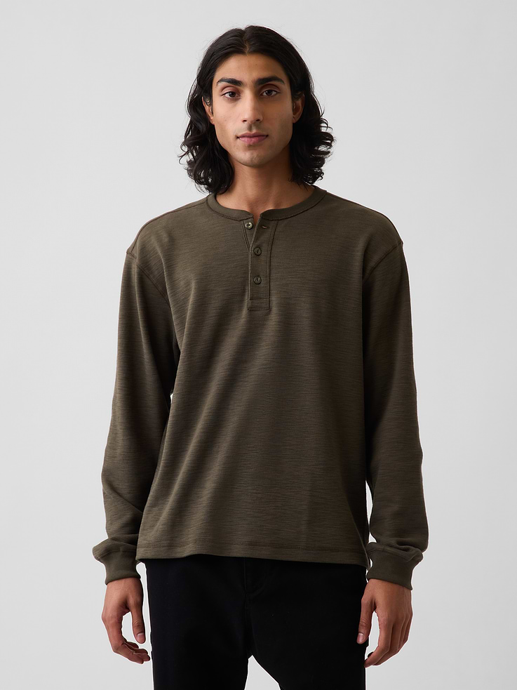 L'image numéro 1 présente T-shirt décontracté henley