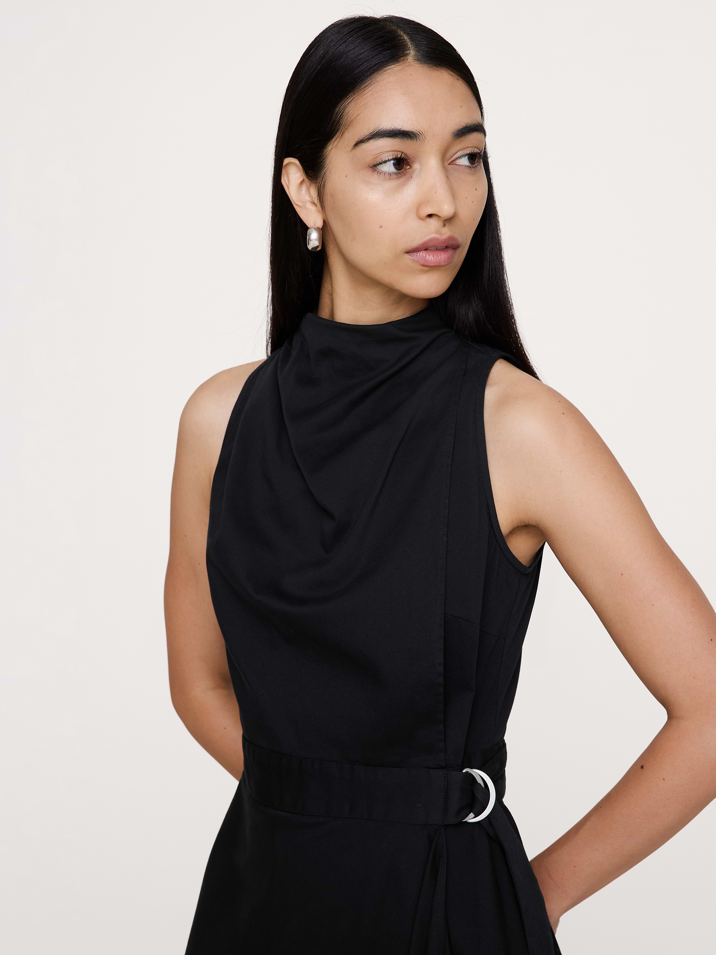 L'image numéro 4 présente Robe mi-longue col cagoule en coton extensible
