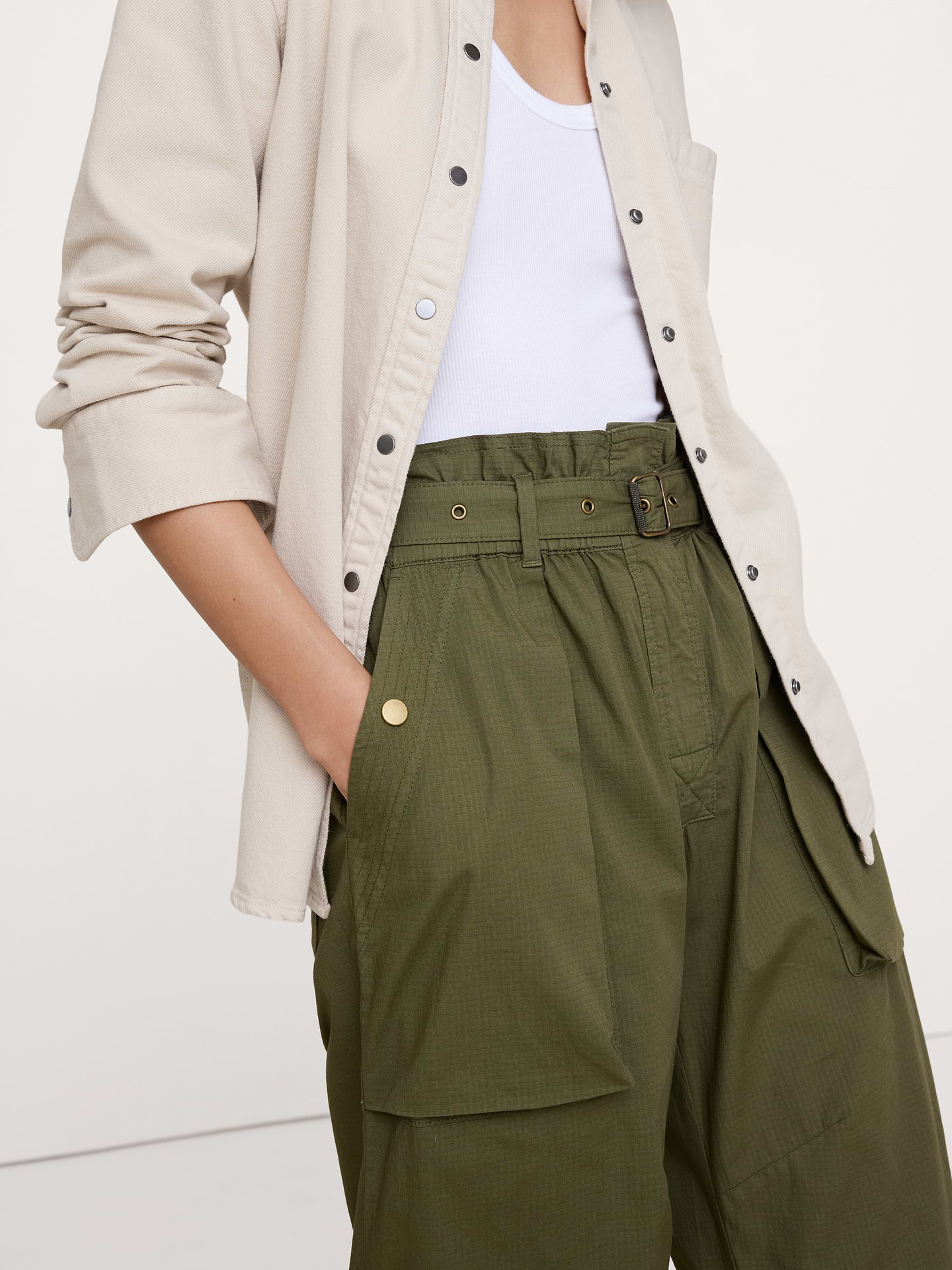 L'image numéro 4 présente Pantalon à taille froncée en coton indéchirable