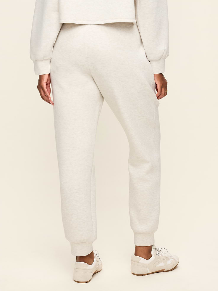 L'image numéro 6 présente Pantalon de jogging en molleton qui reprend sa forme à taille haute