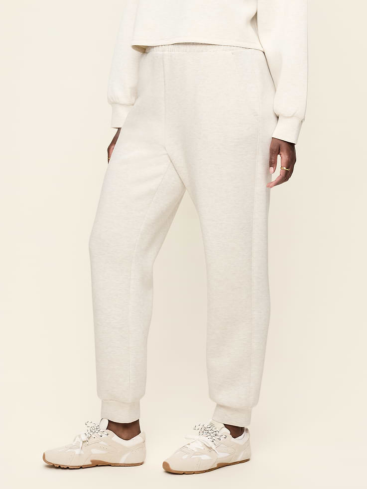 L'image numéro 5 présente Pantalon de jogging en molleton qui reprend sa forme à taille haute