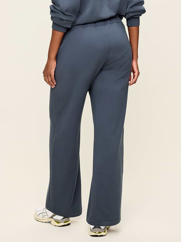 Mid-Rise Dynamic Fleece Textured Wide-Leg Sweatpants