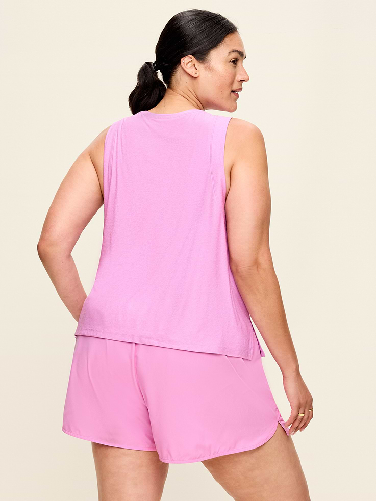 L'image numéro 8 présente T-shirt Doux nuage 94 à ourlet fendu pour Femme
