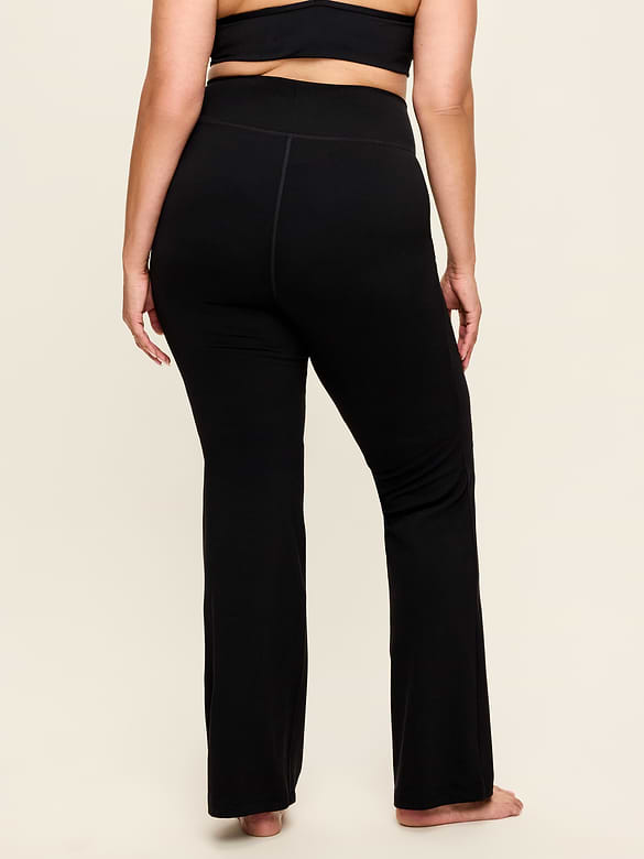 Crossover-Waist StudioSmooth Flare Leggings