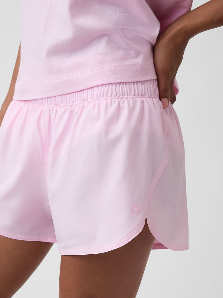 Image number 4 showing, GapFit 3" Mid Rise Runaround Shorts
