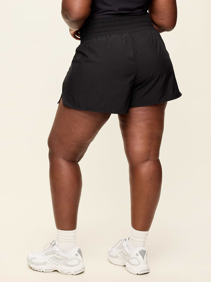 L'image numéro 7 présente Short de course froissé à taille très haute, entrejambe de 7,5 cm