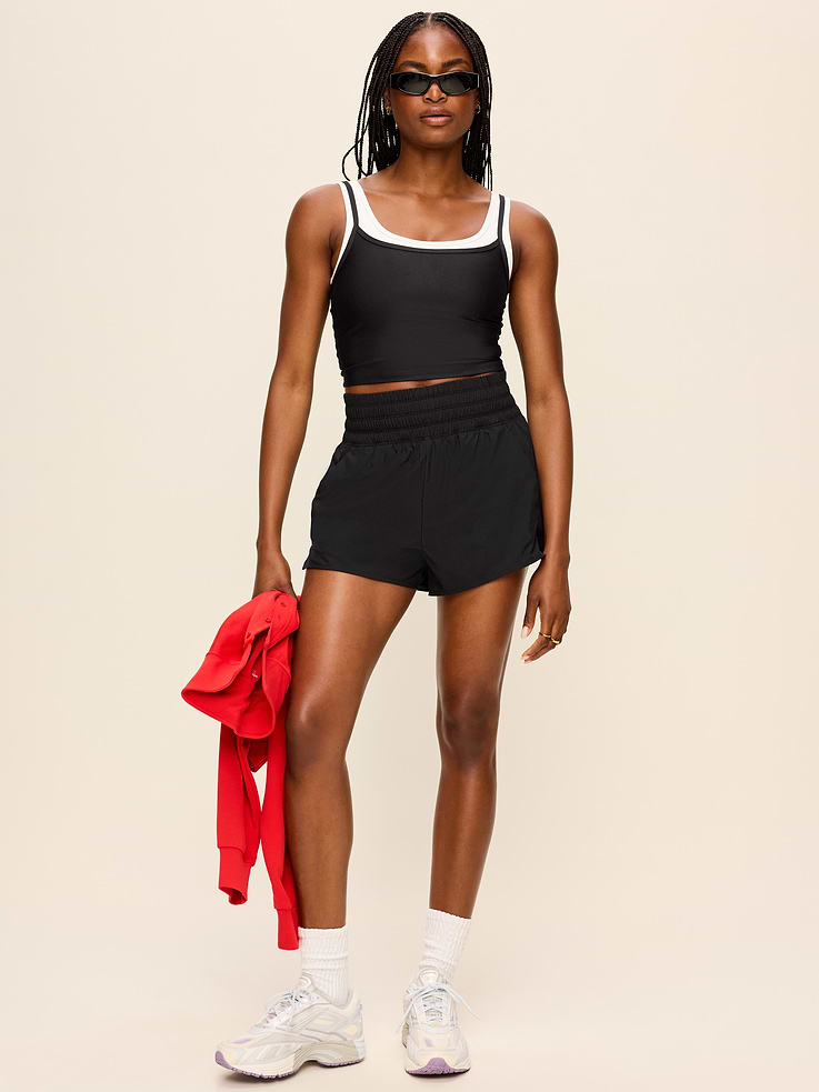 L'image numéro 2 présente Short de course froissé à taille très haute, entrejambe de 7,5 cm