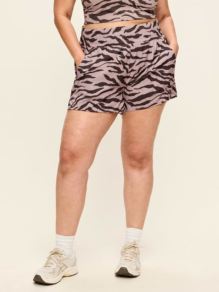 Image number 7 showing, Extra High-Waisted Crinkle Run Shorts -- 3-inch inseam