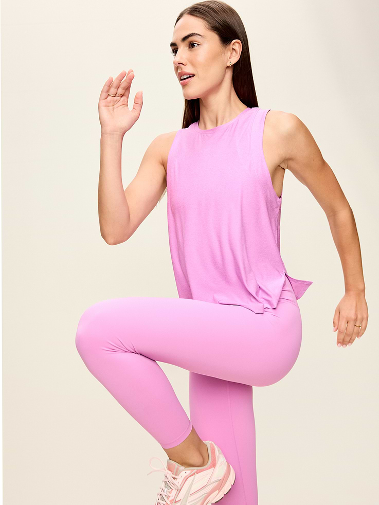 L'image numéro 3 présente T-shirt Doux nuage 94 à ourlet fendu pour Femme