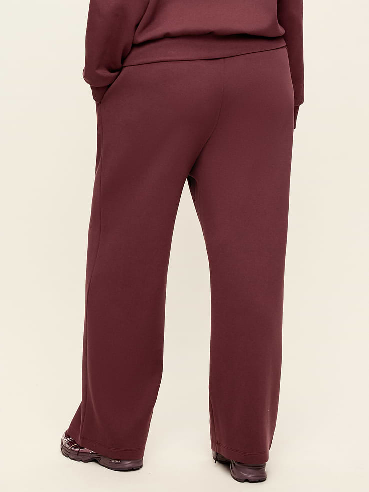 Image number 9 showing, Mid-Rise Dynamic Fleece Textured Wide-Leg Sweatpants