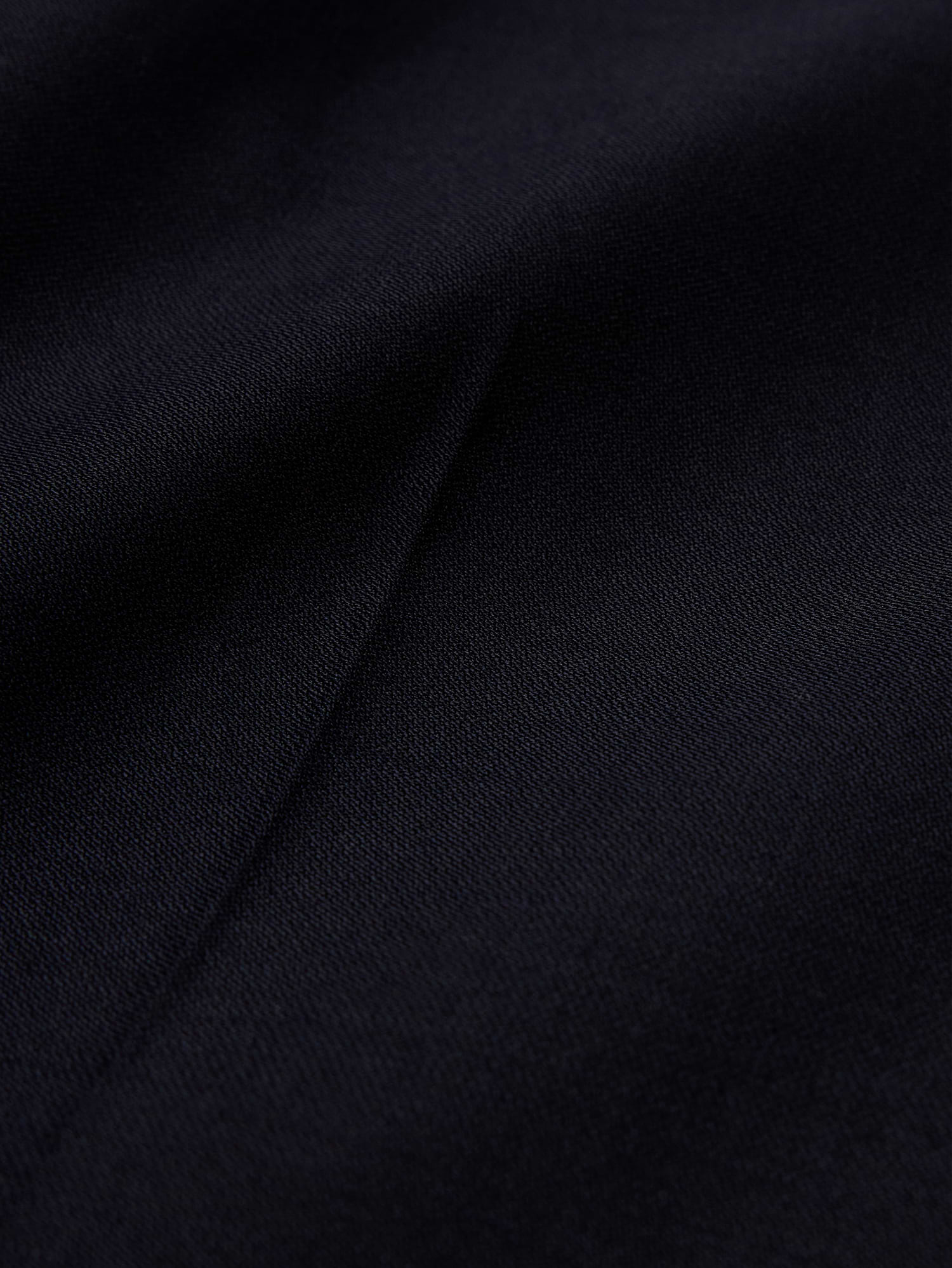 L'image numéro 8 présente Pantalon de complet en laine italienne barathéa à coupe étroite raffinée