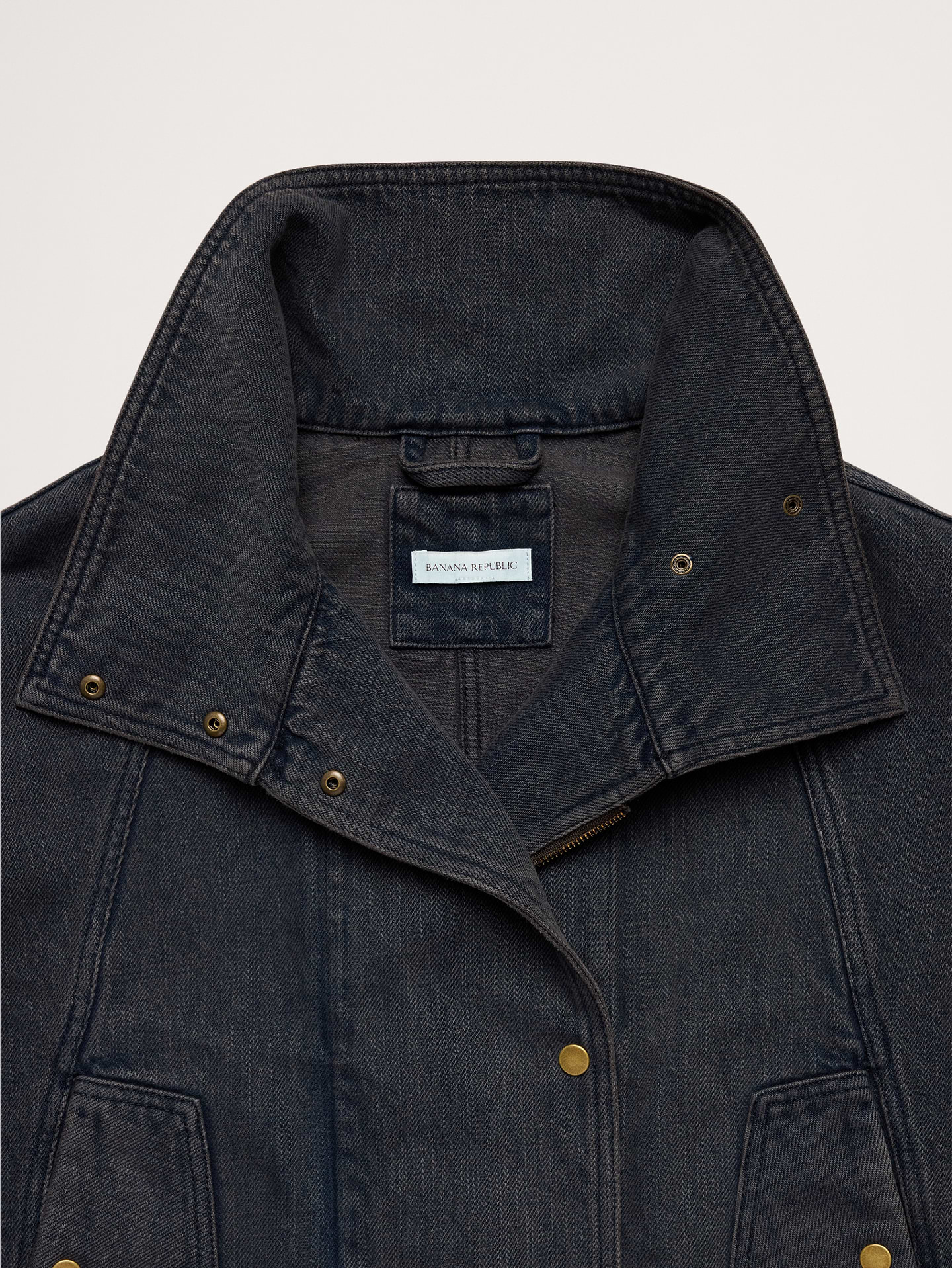 L'image numéro 6 présente Trench court en denim