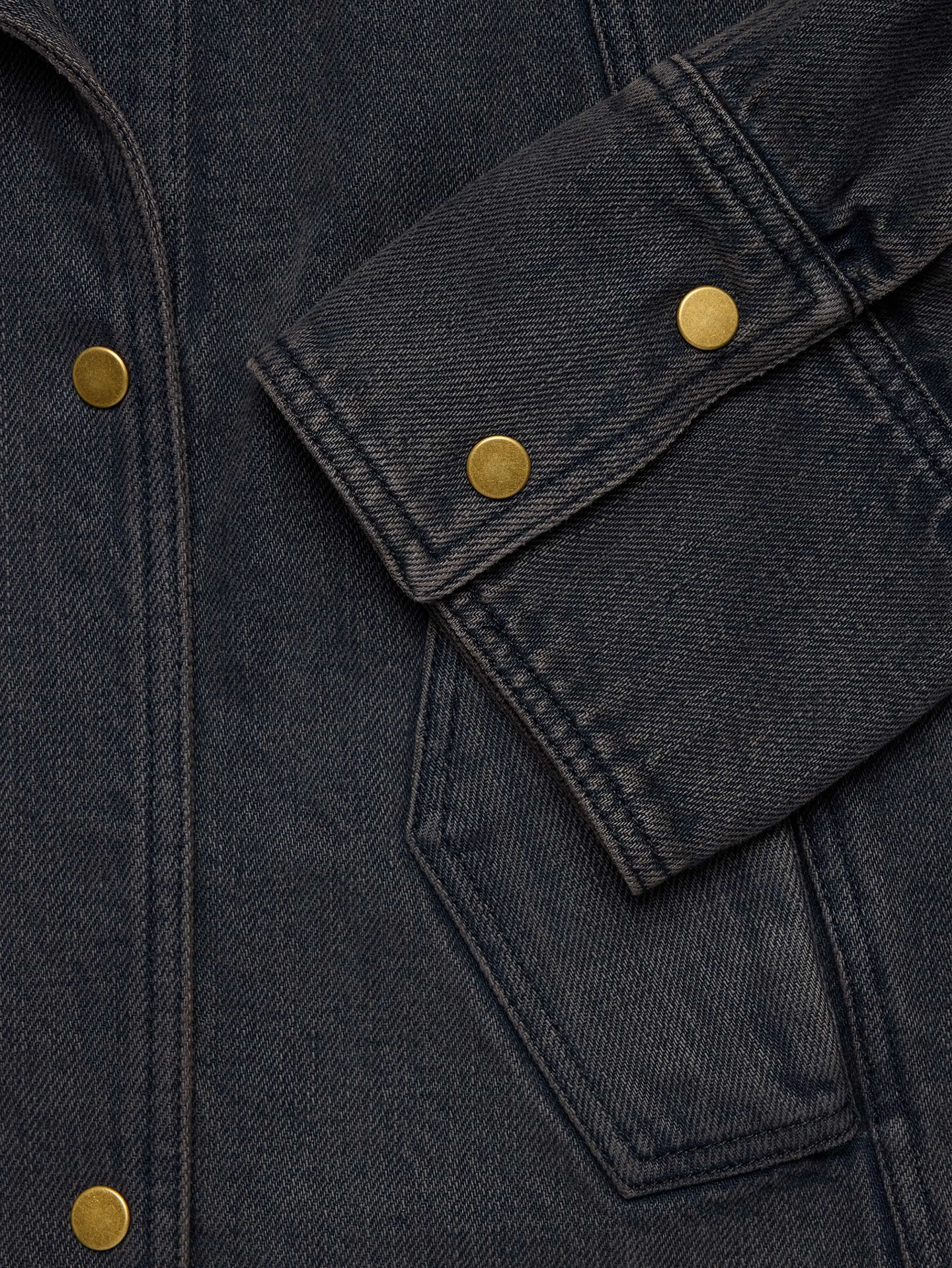 L'image numéro 7 présente Trench court en denim