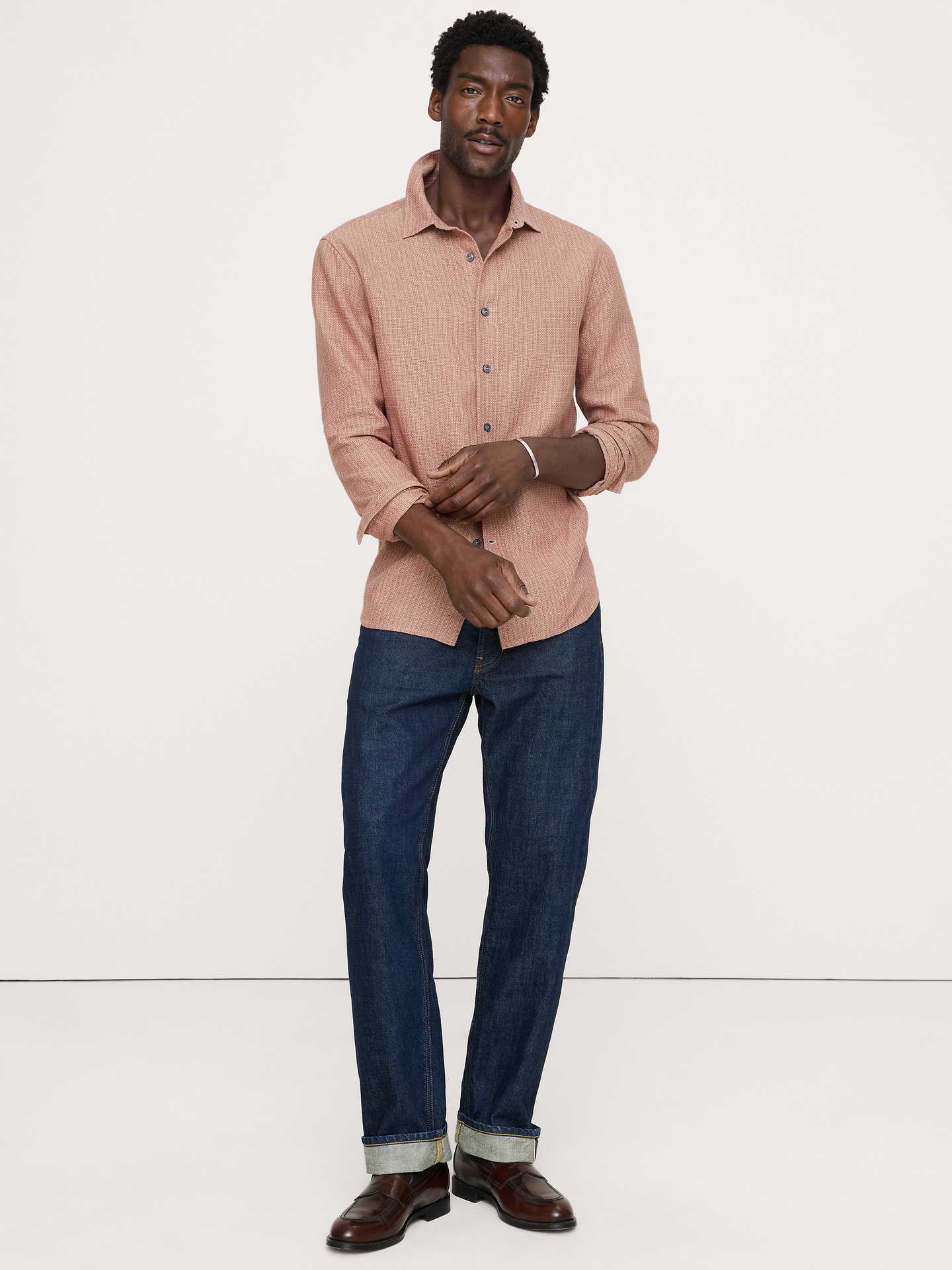 L'image numéro 1 présente Chemise de coupe standard en mélange de lin et coton texturé