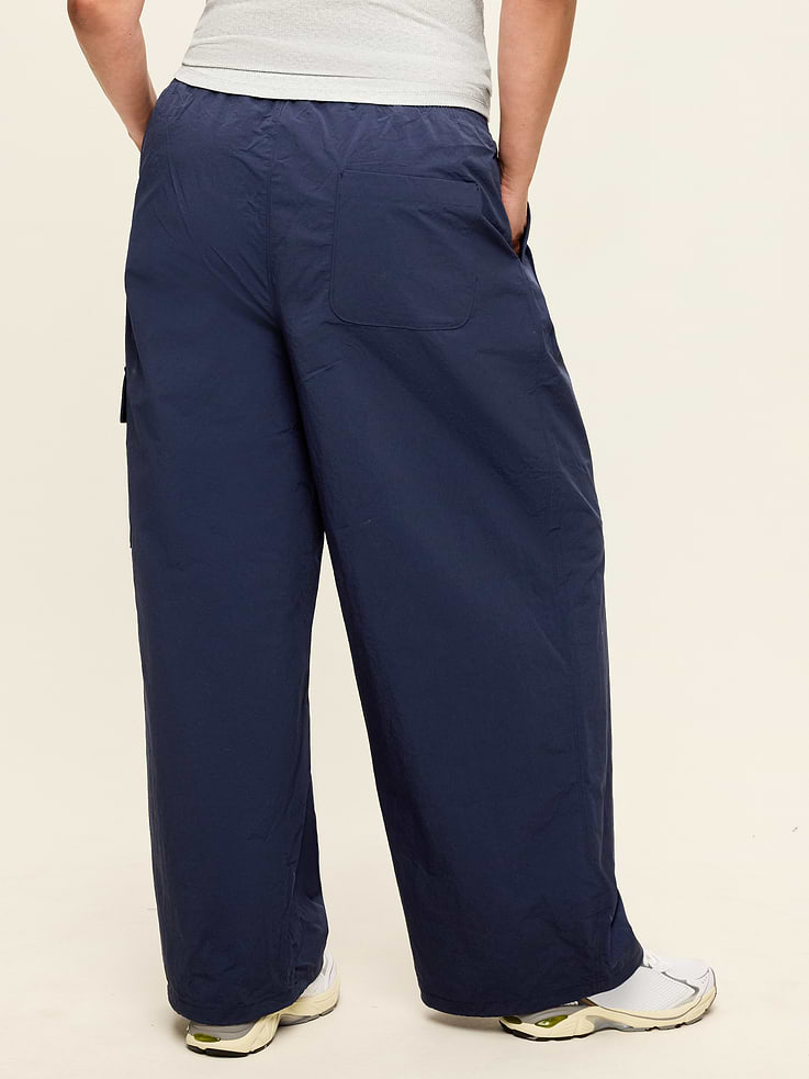 Image number 9 showing, Mid-Rise Woven Utility Pants