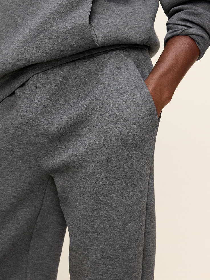 L'image numéro 4 présente Pantalon de jogging coupe généreuse en molleton raffiné