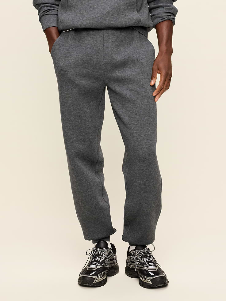L'image numéro 1 présente Pantalon de jogging coupe généreuse en molleton raffiné