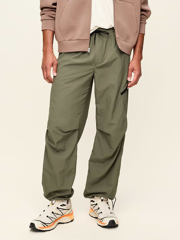 Baggy Tech Cargo Jogger Pants