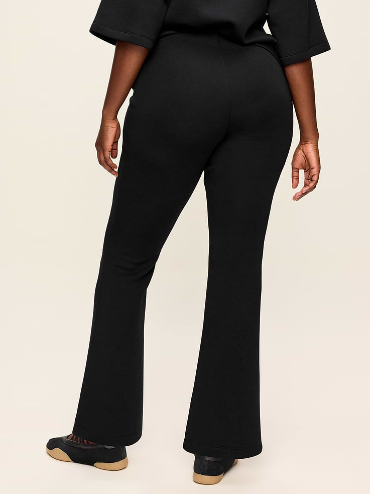 L'image numéro 7 présente Pantalon jambe évasée à taille haute en molleton raffiné