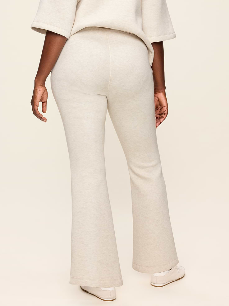 L'image numéro 7 présente Pantalon jambe évasée à taille haute en molleton raffiné