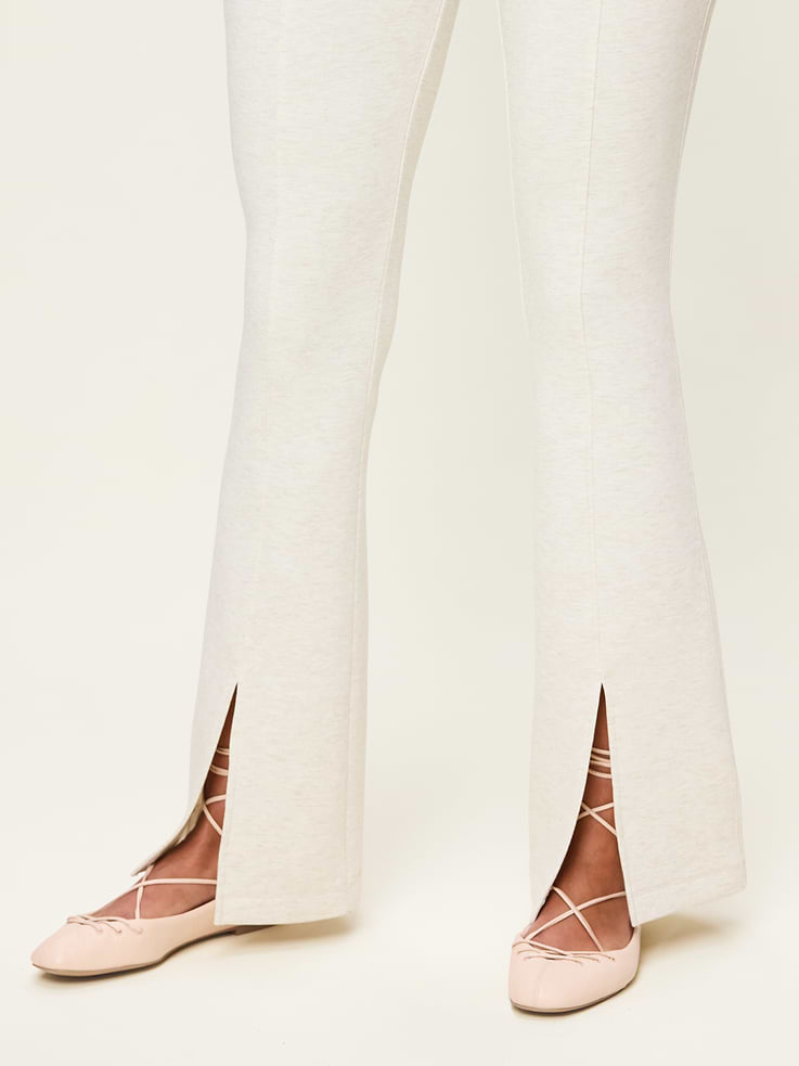 L'image numéro 5 présente Pantalon jambe évasée à taille haute en molleton raffiné